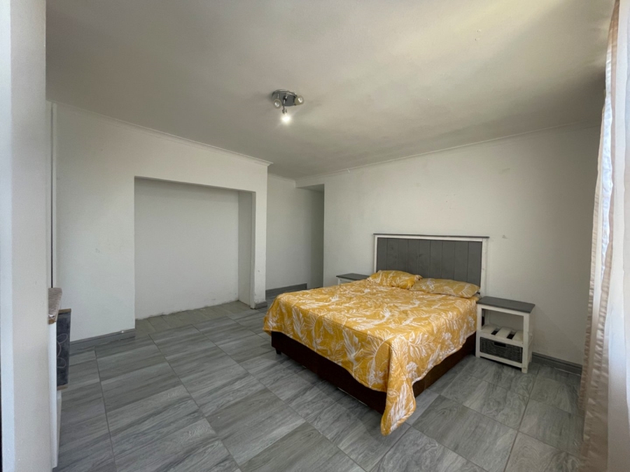 5 Bedroom Property for Sale in Pelican Heights Western Cape